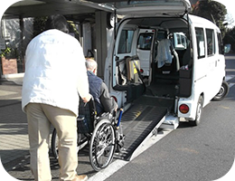 介護タクシーの空き時間を